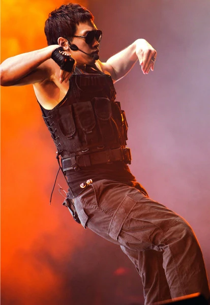 TUTTLE K-Pop Now!: The Korean Music Revolution 8 TUTTLE K-Pop Now!: The Korean Music Revolution - Image 6